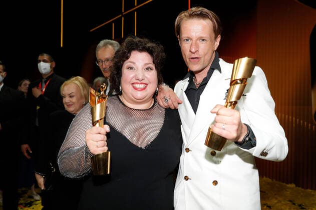 Deutscher Filmpreis 2022 Meltem Kaptan und Alexander Scheer auf der Party bei der Verleihung der Lola - Deutscher Filmpreis 2021 im Palais am Funkturm in der Messe Berlin. Copyright: xEventpressxGolejewskix