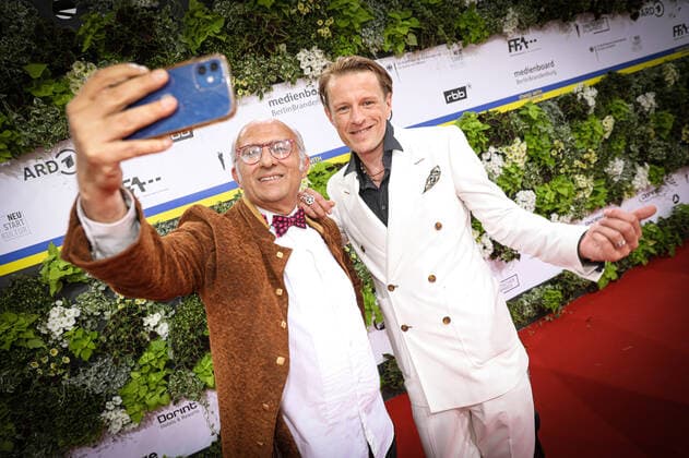 Deutscher Filmpreis 2022 Ramin Yazdani und Alexander Scheer Deutscher Filmpreis 2022 Verleihung im Palais am Funkturm in Berlin Copyright: xEventpressxFuhrx