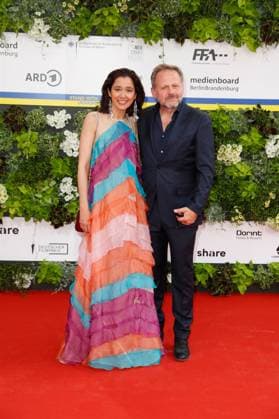 Deutscher Filmpreis 2022 Dorka Gryllus mit Samuel Finzi auf dem roten Teppich bei der Verleihung der Lola - Deutscher Filmpreis 2021 im Palais am Funkturm in der Messe Berlin. Copyright: xEventpressxGolejewskix