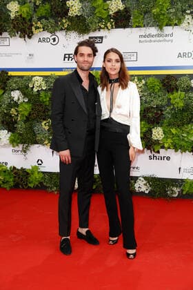Deutscher Filmpreis 2022 Maximilian Befort mit Luise Befort auf dem roten Teppich bei der Verleihung der Lola - Deutscher Filmpreis 2021 im Palais am Funkturm in der Messe Berlin. Copyright: xEventpressxGolejewskix