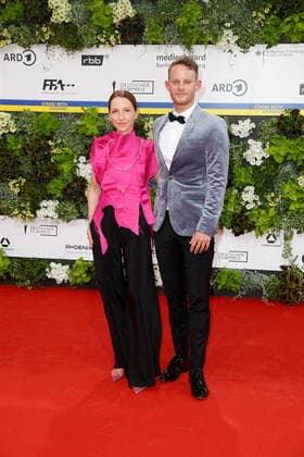 Deutscher Filmpreis 2022 Katharina Schüttler mit Patrick Güldenberg auf dem roten Teppich bei der Verleihung der Lola - Deutscher Filmpreis 2021 im Palais am Funkturm in der Messe Berlin. Copyright: xEventpressxGolejewskix