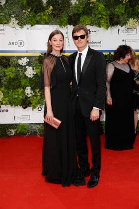 Deutscher Filmpreis 2022 Alexandra Maria Lara mit Ehemann Sam Riley auf dem roten Teppich bei der Verleihung der Lola - Deutscher Filmpreis 2021 im Palais am Funkturm in der Messe Berlin. Copyright: xEventpressxGolejewskix