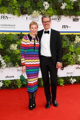 Deutscher Filmpreis 2022 Franziska Weisz mit Ehemann Felix Herzogenrath auf dem roten Teppich bei der Verleihung der Lola - Deutscher Filmpreis 2021 im Palais am Funkturm in der Messe Berlin. Copyright: xEventpressxGolejewskix