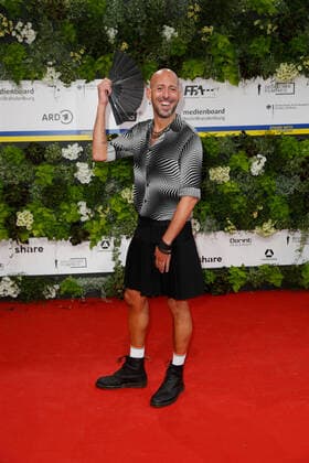 Deutscher Filmpreis 2022 Jakob M. Erwa auf dem roten Teppich bei der Verleihung der Lola - Deutscher Filmpreis 2021 im Palais am Funkturm in der Messe Berlin. Copyright: xEventpressxGolejewskix