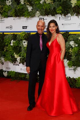 Deutscher Filmpreis 2022 Christoph Maria Herbst mit Nilam Farooq auf dem roten Teppich bei der Verleihung der Lola - Deutscher Filmpreis 2021 im Palais am Funkturm in der Messe Berlin. Copyright: xEventpressxGolejewskix
