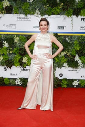 Deutscher Filmpreis 2022 Katrin Bauerfeind auf dem roten Teppich bei der Verleihung der Lola - Deutscher Filmpreis 2021 im Palais am Funkturm in der Messe Berlin. Copyright: xEventpressxGolejewskix