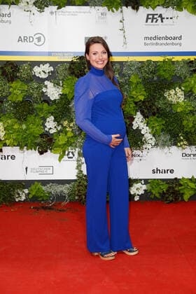 Entertainment Bilder des Tages Deutscher Filmpreis 2022 Julia Hartmann auf dem roten Teppich bei der Verleihung der Lola - Deutscher Filmpreis 2021 im Palais am Funkturm in der Messe Berlin. Copyright: xEventpressxGolejewskix