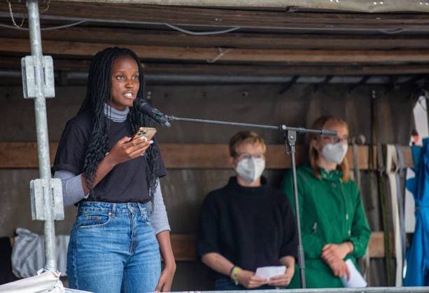 Berühmte Feministinnen, Vanessa Nakate Debt for Climate: Fridays for Future Demo zum G7-Gipfel Vanessa Nakate. Mehr als 200 Menschen versammelten sich am 24.6.2022 in München, um anlässlich des G7 Gipfels gemeinsam mit Fridays for Future für einen Schuldenschnitt für den globalen Süden und für die Kampagne Debt for Climate zu demonstrieren. -- Vanessa Nakate. More than 200 people joined a FFF demonstration on June 24, 2022 in Munich, Germany to protest on the occasion of the G7 summit for a debt cut for the countries of the global south and for the campaign Debt for Climate. München Bayern Deutschland Copyright: xAlexanderxPohlx