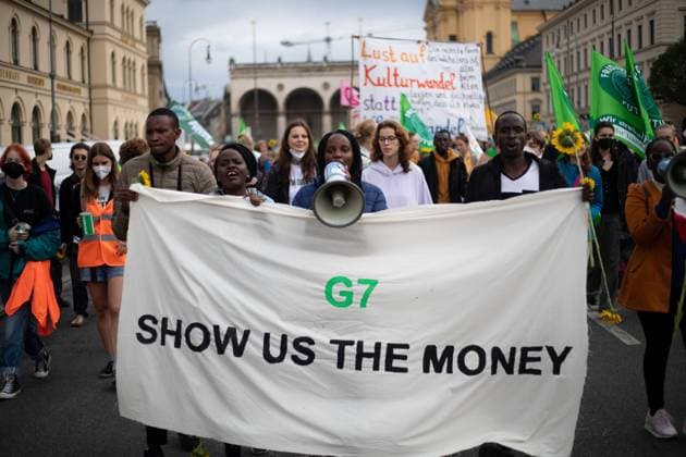 Berühmte Feministinnen, Vanessa Nakate Debt for Climate: Fridays for Future Demo zum G7-Gipfel Vanessa Nakate. Mehr als 200 Menschen versammelten sich am 24.6.2022 in München, um anlässlich des G7 Gipfels gemeinsam mit Fridays for Future für einen Schuldenschnitt für den globalen Süden und für die Kampagne Debt for Climate zu demonstrieren. -- Vanessa Nakate. More than 200 people joined a FFF demonstration on June 24, 2022 in Munich, Germany to protest on the occasion of the G7 summit for a debt cut for the countries of the global south and for the campaign Debt for Climate. München Bayern Deutschland Copyright: xAlexanderxPohlx