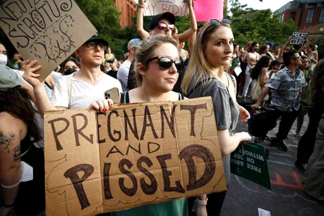 US Supreme Court Decision Reverses Roe V. Wade Demonstrators gather in Washington Square park to protest todays US Supreme Courts decision to reverse Roe V. Wade on June 24, 2022 in New York City, USA.. After nearly fifty years that the landmark pro-choice abortion rights law was in place, today the court has stripped the nation™s constitutional protections for women to make choices about whether or not to end their pregnancy. It is expected that about half of the US States, some enacting trigger laws, will enforce the law, while New York State and Connecticut have purported to offer safe heaven for women who wish to have an abortion. New York City NY United States  Copyright: xJohnxLamparskix originalFilename: lamparski-ussuprem220624_npaC0.jpg