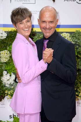 Christoph Maria Herbst mit Ehefrau Gisi Herbst bei der 72. Verleihung des Deutschen Filmpreises 2022 im Palais am Funkturm in der Messe Berlin. Berlin, 24.06.2022