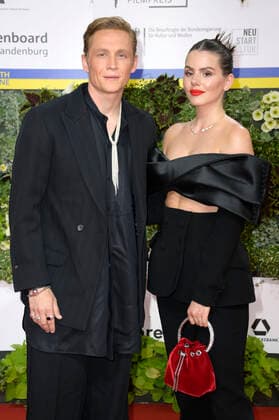 Matthias Schweighöfer und Ruby O. Fee bei der 72. Verleihung des Deutschen Filmpreises 2022 im Palais am Funkturm in der Messe Berlin. Berlin, 24.06.2022