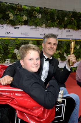 Julius Weckauf und Daniel Ehrenberg bei der 72. Verleihung des Deutschen Filmpreises 2022 im Palais am Funkturm in der Messe Berlin. Berlin, 24.06.2022