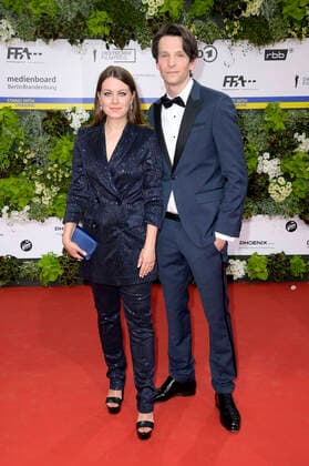 Alice Dwyer und Sabin Tambrea bei der 72. Verleihung des Deutschen Filmpreises 2022 im Palais am Funkturm in der Messe Berlin. Berlin, 24.06.2022