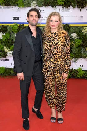 Maximilian Befort und Luisa-Celine Gaffron bei der 72. Verleihung des Deutschen Filmpreises 2022 im Palais am Funkturm in der Messe Berlin. Berlin, 24.06.2022
