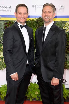 Vinzenz Kiefer und Axel Schreiber bei der 72. Verleihung des Deutschen Filmpreises 2022 im Palais am Funkturm in der Messe Berlin. Berlin, 24.06.2022