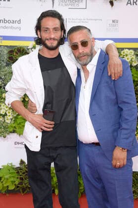 Burak Yigit und Kida Khodr Ramadan bei der 72. Verleihung des Deutschen Filmpreises 2022 im Palais am Funkturm in der Messe Berlin. Berlin, 24.06.2022
