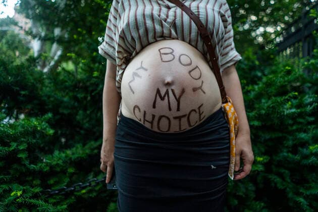 Roe V Wade Overturned Protest My body, my choice appears on a pregnant womans stomach during a protest against the Supreme Courts decision to overturn Roe V. Wade on Friday June 24, 2022 in New York, NY. The court voted 5-4 to overturn Roe V. Wade, which guaranteed legal, safe abortions as a constitutional right. (Erin Lefevre NurPhoto) New York New York United States  Copyright: xErinxLefevrex originalFilename: lefevre-roevwade220624_npzvV.jpg