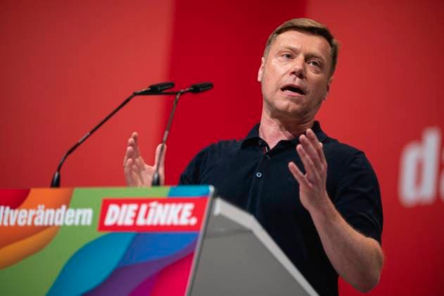 DIE LINKE - BUNDESPARTEITAG 2022 IN ERFURT 25 06 2022 - Erfurt: Der Bundesparteitag der Partei DIE LINKE in der Messe Erfurt am 25. Juni 2022. Martin Schirdewan (DIE LINKE, Mitglied im Europaparlament). _________________ *** DIE LINKE FEDERAL PARTY CONVENTION 2022 IN ERFURT 25 06 2022 Erfurt The Federal Party Congress of DIE LINKE in the Erfurt Exhibition Center on 25 June 2022 Martin Schirdewan DIE LINKE, Member of the European Parliament