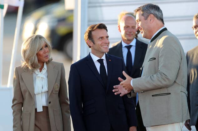 Bilder des Jahres 2022, News 06 Juni News Themen der Woche KW25 News Bilder des Tages G 7 Gipfel in Ellmau Emmanuel Macron , Markus Söder und Brigitte Macron, München Bayern Deutschland Munich Airport *** G 7 Summit in Ellmau Emmanuel Macron , Markus Söder and Brigitte Macron, Munich Bavaria Germany Munich Airport