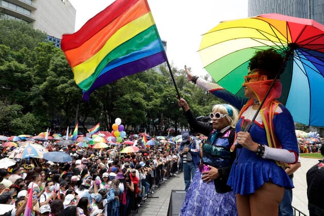 June 25, 2022, Mexico City, Mexico City, Mexico: June 25, 2022, Mexico City, Mexico: Thousands of persons attend the 44th LGBTTTIQ+ Pride March with a route from the Angel of Independence to the Zocalo a the Angel of Independence. on Jun 25, 2022 In Mexico City, Mexico. Mexico City Mexico - ZUMAe321 20220625_zia_e321_113 Copyright: xLuisxBarronx xEyepixxGroupx