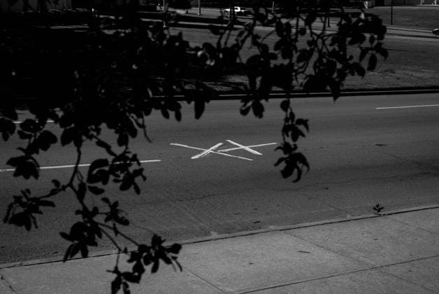 IMAGO History, Ermordung von US-Präsident John F. Kennedy in Dallas, 1963 John F. Kennedy Assassination 60th Anniversary X marks the location on the street in Dealey Plaza, Dallas Texas, where the first shot from Lee Harvey Oswald hit John F. Kennedy, the 35th President of the United States on 22 November 1963. The second X is where the same bullet hit Texas Governor John Connolly. Dallas, Texas United States  Copyright: xGeorgexWilsonx originalFilename: wilson-notitle220624_npCrh.jpg
