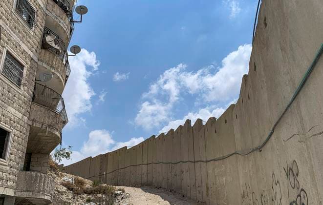 View of the Separation Barrier by Israel in Jerusalem. After suicide attacks during Second Intifada (2000-2005), Israel began the construction of a security barrier in June 2002 that prevents the free circulation from the occupied West Bank and it is known as the Apartheid Wall among palestinian people. The wall is under construction yet after 20 years, covering 600 kilometers out of the planed 720 km of length. 20th anniversary of construction of the Separation Barrier by Israel !ACHTUNG: NUR REDAKTIONELLE NUTZUNG!  Copyright: xYemelixOrtegax GRAF7815 20220626-57069ab41e01467e45adfd236dc1bf4c29b53d9d