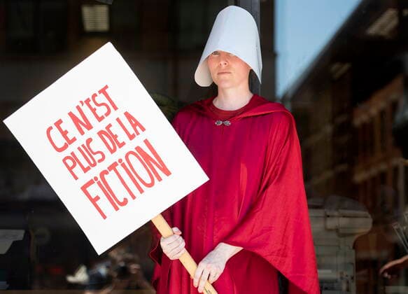 June 26, 2022, Montreal, PQ, Canada: People take part in a protest to denounce the United States Supreme Court s decision to overturn the law that provided the constitutional right to abortion for almost 50 years, in Montreal, Sunday, June 26, 2022. Montreal Canada  - ZUMAc35_ 20220626_zaf_c35_036 Copyright: xGrahamxHughesx