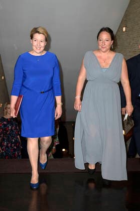 Franziska Giffey und Miriam Krekel bei der außerordentlichen Verleihung vom B.Z. Kulturpreis 2022 im Kino International. Berlin, 26.06.2022