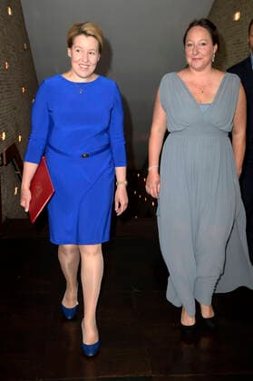Franziska Giffey und Miriam Krekel bei der außerordentlichen Verleihung vom B.Z. Kulturpreis 2022 im Kino International. Berlin, 26.06.2022