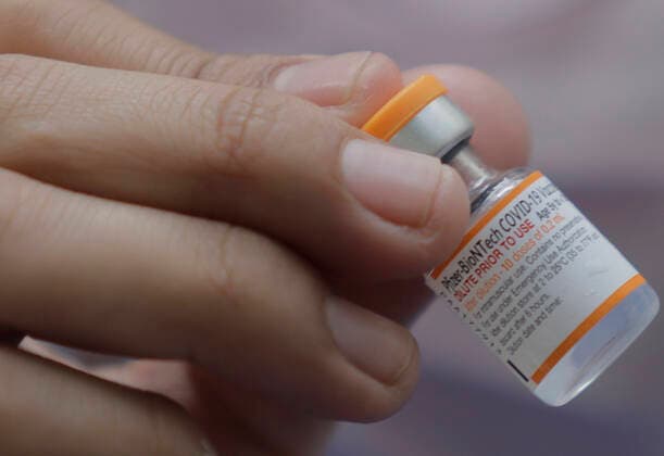 Vaccination Of Children Aged 5 To 11 Years Against COVID-19 Begins In Mexico City Medical personnel hold a Pfizer-BioNTech biological ampoule against COVID-19 to be applied to children under 11 years of age in Mexico City. Mexico City Mexico City Mexico  Copyright: xGerardoxVieyrax originalFilename: vieyra-notitle220627_npfTo.jpg