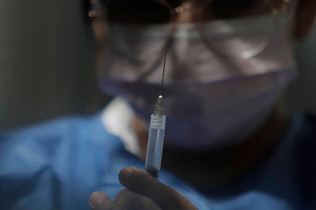 Vaccination Of Children Aged 5 To 11 Years Against COVID-19 Begins In Mexico City Medical staff prepare syringes before vaccinating a group of children under 11 years of age against COVID-19 with the Pfizer-BioNTech biologic inside the Centro de Salud T-III Dr. Juan Duque de Estrada in Mexico City. Mexico City Mexico City Mexico  Copyright: xGerardoxVieyrax originalFilename: vieyra-notitle220627_npnNB.jpg