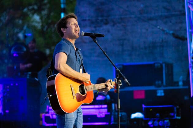 James Blunt James Blunt live concert at Anfiteatro del Vittoriale in Gardone Riviera Brescia Italy June, 27 2022 Gardone Riviera provincia di Brescia Italy  Copyright: xAndreaxRipamontix originalFilename: ripamonti-jamesblu220627_npGuh.jpg