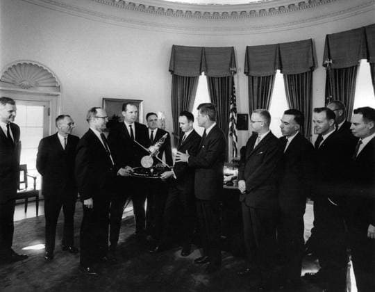 Visit of National Aeronautics and Space Administration (NASA) officials involved in the Mariner II Project, 12:25PM. National Aeronautics and Space Administration (NASA) officials present President John F. Kennedy with a model of the Mariner 2 spacecraft. (L-R) Dr. Robert C. Seamans, Jr., Associate Administrator of NASA; Hugh L. Dryden, Deputy Administrator of NASA; Dr. William H. Pickering, Director of NASAs Jet Propulsion Laboratory (JPL); Jack N. James, Project Manager of Mariner 2 for JPL; Dr. James E. Webb, Administrator of NASA; Robert J. Parks, Planetary Programs Director for JPL; President Kennedy; Dr. Homer E. Newell, Jr., Director of NASAs Office of Space Sciences; Edgar M. Cortright, Deputy Director of NASAs Office of Space Scien Copyright: xpiemagsx