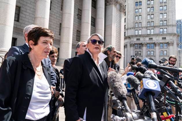 NY: British Socialite Ghislaine Maxwell Sentencing Ghislaine Maxwell defense attorney Bobbi Sternheim speaks to the press outside federal court. Ghislaine Maxwell was sentenced to 20 years in prison for her part in sexual abuse of girls by Jeffrey Epstein who committed suicide while awaiting trial. New York New York United States Copyright: LevxRadin