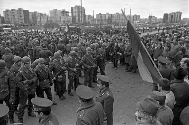 Events in Vilnius, Lithuania 8225403 11.01.1991 January 11-13, 1991. Clashes in Vilnius after Lithuania s announcement of leaving the USSR, between the supporters of Lithuania s independence, the USSR Armed Forces and the Committee of National Salvation of the Lithuanian SSR. Rally outside the House of the Press. ???? ????? ???????????? Vilnius Lithuania  Copyright: x???? ?????x????????????x