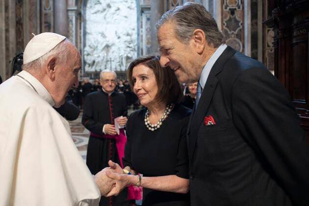 News Themen der Woche KW26 June 29, 2022, VATICAN CITY: An handout image relased by shows Pope Francis (S) greeting US House of Representatives Speaker, Nancy Pelosi (C), Vatican City, 29 June 2022. ANSA ++HO - NO SALES EDITORIAL USE ONLY+ VATICAN CITY - ZUMAa110 20220629_zaf_a110_060 Copyright: xVaticanxMediax