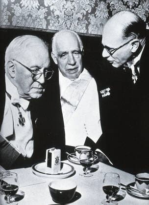 Sir Henry Hallett Dale, Niels Bohr and Sir Michael Perrin. Photograph, 1956.