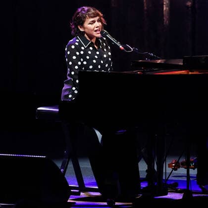 Norah Jones Performs At The Greek Theatre American singer-songwriter Norah Jones performs on stage at The Greek Theatre on June 29, 2022 in Los Angeles, California, United States. The Greek Theatre, Los Angeles, California California United States  Copyright: xImagexPressxAgencyx originalFilename: collin-norahjon220630_nprDW.jpg