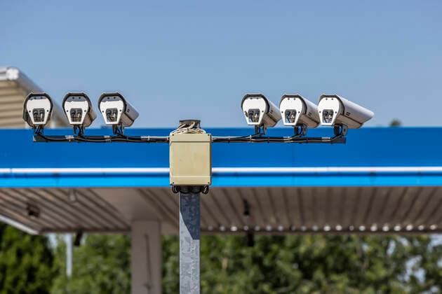 Überwachungskameras an der Aral Tankstelle in Lützen. 23.06.2022: Deutschland, Sachsen, Lützen.