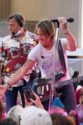 June 30, 2022, New York, NY, USA: KEITH URBAN performs at the Citi Concert Series on the Today Show,.Rockefeller Plaza, NYC.June 30, 2022. New York USA - ZUMAms4_ 20220630_zaf_ms4_006 Copyright: xSoniaxMoskowitzxGordonx