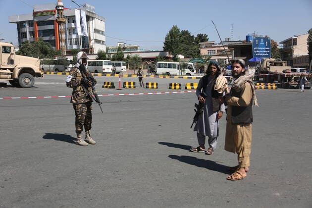 News Themen der Woche KW26 (220630) -- KABUL, June 30, 2022 -- Taliban members stand guard near the conference venue of the Loya Jirga in Kabul, Afghanistan, June 30, 2022. The much-awaited Loya Jirga or grand assembly of religious scholars and elders opened in Afghanistan s capital Kabul on Thursday, the Afghan caretaker government s chief spokesman Zabihullah Mujahid said. (Photo by Xinhua) AFGHANISTAN-KABUL-LOYA JIRGA SaifurahmanxSafi 