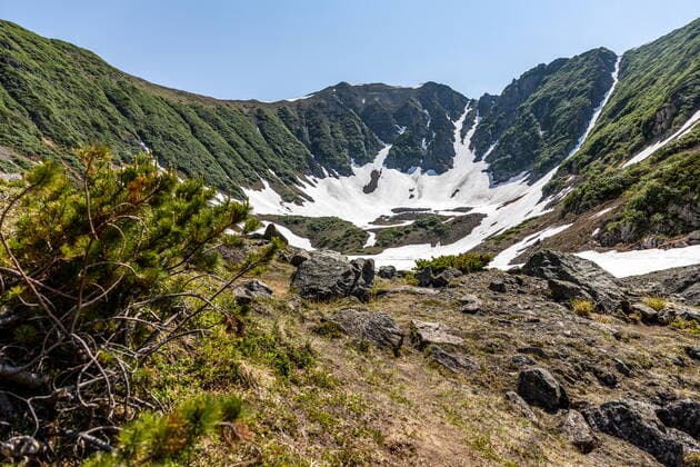 Creative Highlights World KAMCHATKA TERRITORY, RUSSIA - JUNE 30, 2022: Mountains rise over the Blue Lakes Natural Park in Yelizovsky District. Founded in 1983, it comprises three lakes draining into the Polovinka River at 800m above sea level. Yelena Vereshchaka TASS  TS138661