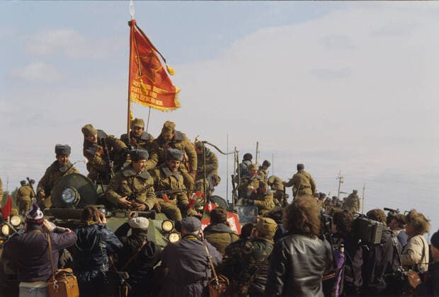 Withdrawal of Soviet troops from Afghanistan 8226193 15.02.1989 The end of the withdrawal of a limited contingent of Soviet troops from Afghanistan (now the Islamic Emirate of Afghanistan). Solemn meeting of soldiers in the Turkmen SSR. Alexander Liskin Turkmenistan  Copyright: xAlexanderxLiskinx