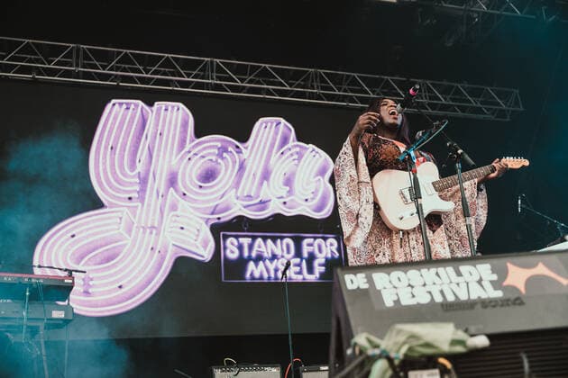 Entertainment Bilder des Tages Yola live at Roskilde Festival 2022, Roskilde, Denmark Roskilde, Denmark. 30th, June 2022. The English singer and songwriter Yola performs a live concert during the Danish music festival Roskilde Festival 2022 in Roskilde. Roskilde Denmark  Copyright: xGonzalesxPhoto MathiasxKristensex