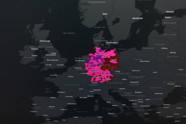 Dashboard des RKI, die 7-Tage-Inzidenz liegt nun bei 682,7 7-Tage-Inzidenz, Dashboard des RKI auf einem Monitor am 01.07.2022 in Siegen Deutschland.