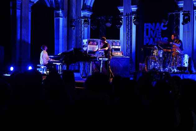 Gabriel Legeleux, dit Superpoze - Le Festival Fnac Live Paris en partenariat avec la Ville de Paris reprend ses quartiers d ete en plein coeur de la capitale. Co organise par la Fnac et la Ville de Paris, le festival revient enfin dans sa forme originelle du 29 juin au 1er juillet. Pour sa 11e edition, cet evenement unique et singulier au coeur de Paris proposera sur ses 3 soirees 29 concerts gratuits sur le Parvis de l Hotel de Ville ainsi que dans ses Salons. NEWS : Le Festival Fnac Live Paris 2022 - 30 06 2022 LionelUrman Panoramic 