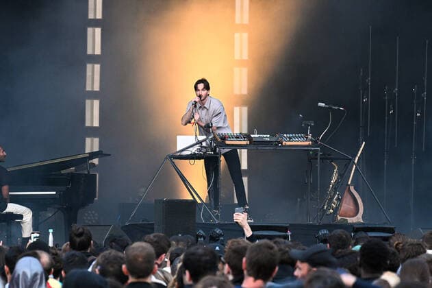 William Reze, dit Thylacine - Le Festival Fnac Live Paris en partenariat avec la Ville de Paris reprend ses quartiers d ete en plein coeur de la capitale. Co organise par la Fnac et la Ville de Paris, le festival revient enfin dans sa forme originelle du 29 juin au 1er juillet. Pour sa 11e edition, cet evenement unique et singulier au coeur de Paris proposera sur ses 3 soirees 29 concerts gratuits sur le Parvis de l Hotel de Ville ainsi que dans ses Salons. NEWS : Le Festival Fnac Live Paris 2022 - 30 06 2022 LionelUrman Panoramic 