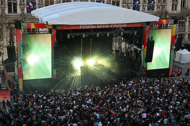 William Reze, dit Thylacine - Le Festival Fnac Live Paris en partenariat avec la Ville de Paris reprend ses quartiers d ete en plein coeur de la capitale. Co organise par la Fnac et la Ville de Paris, le festival revient enfin dans sa forme originelle du 29 juin au 1er juillet. Pour sa 11e edition, cet evenement unique et singulier au coeur de Paris proposera sur ses 3 soirees 29 concerts gratuits sur le Parvis de l Hotel de Ville ainsi que dans ses Salons. NEWS : Le Festival Fnac Live Paris 2022 - 30 06 2022 LionelUrman Panoramic 