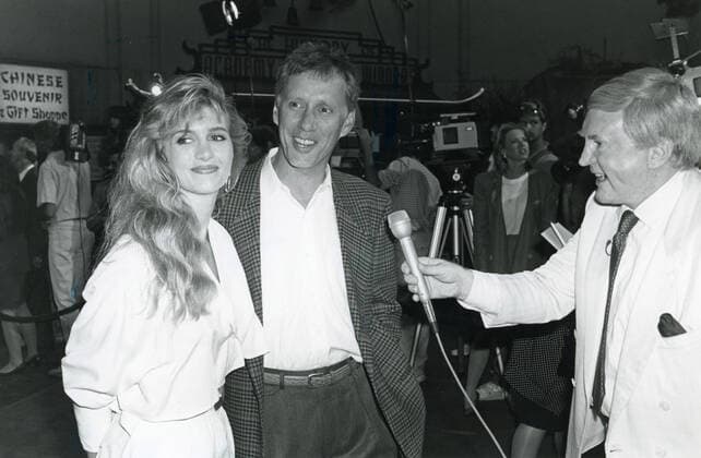 James Woods and Sarah Owens Los Angeles.CA.USA. LIBRARY. James Woods and Sarah Owens at an event. 1989. LMK30-SLIB300622PBOR-001 